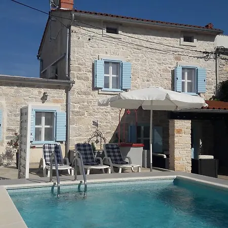 Holiday Home Peruski Ferienhaus Peruški