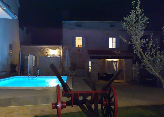 Holiday Home Peruski Σπίτι διακοπών *